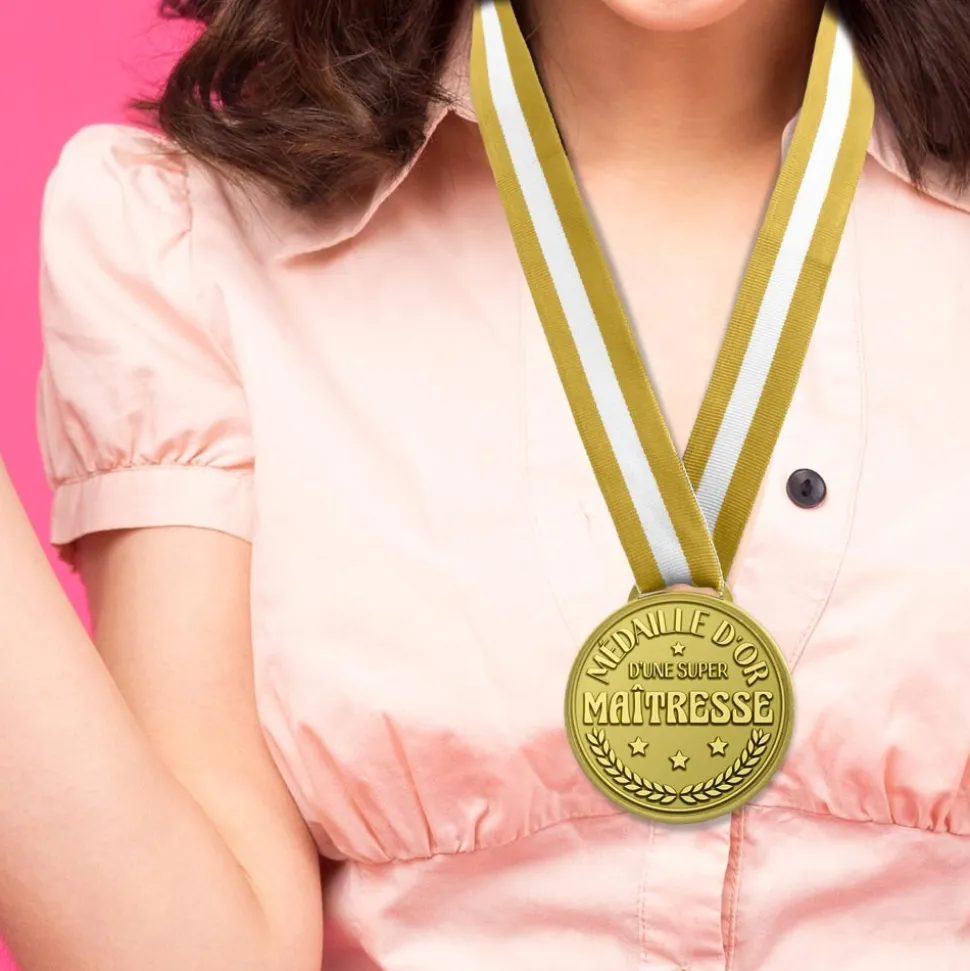MÉDAILLE D'OR RÉSINE SUPER MAÎTRESSE 10.5CM JAUNE