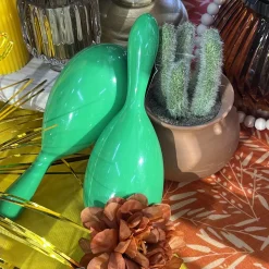 PAIRE DE MARACAS PLASTIQUE COLORÉ 18CM